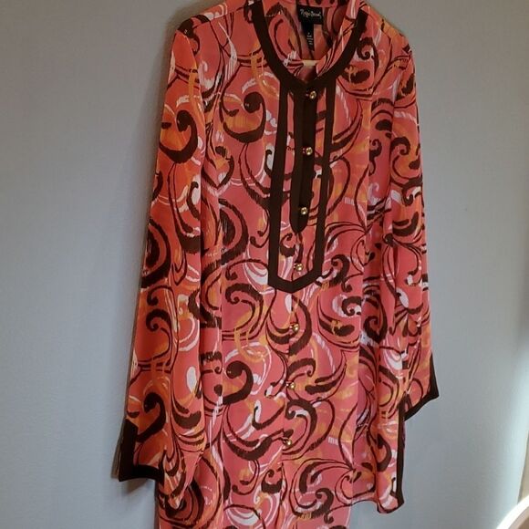 Maggie Barnes 1X Gorgeous Button Up VNeck Blouse Swirls Plus Size - Picture 2 of 6